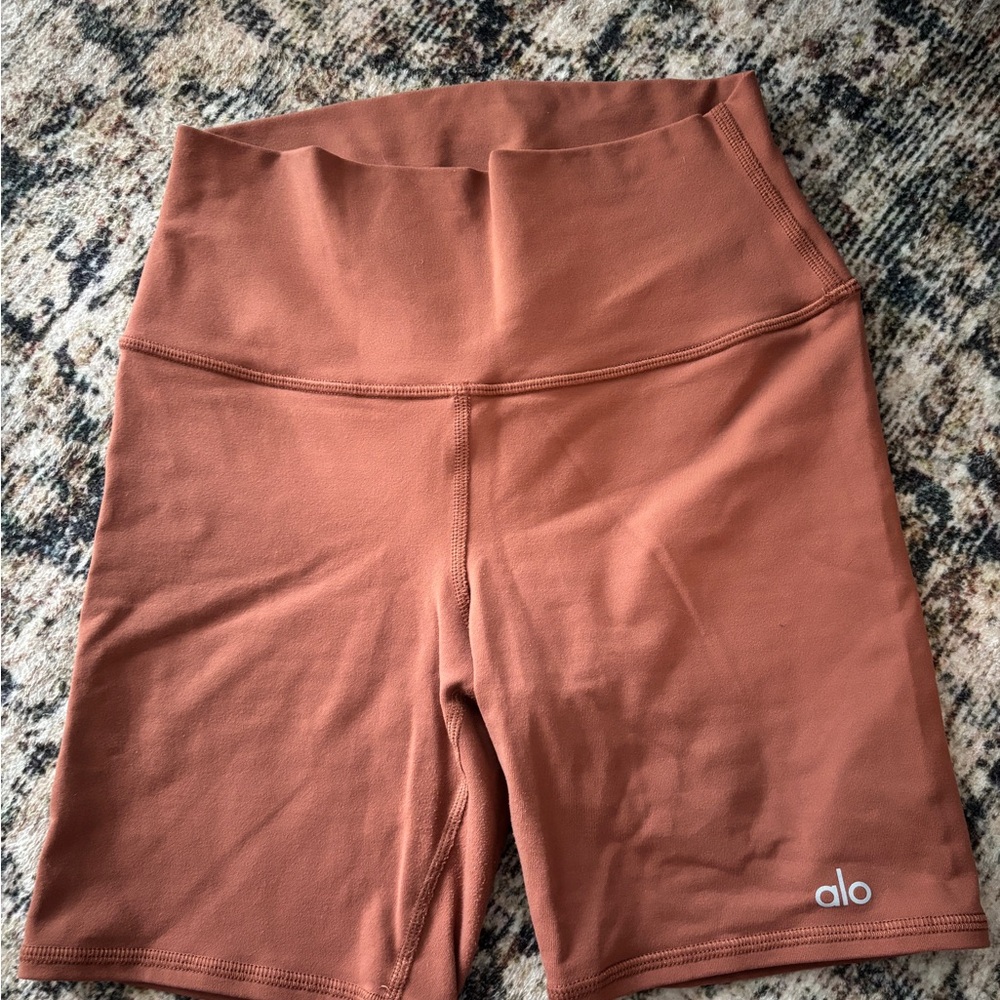 ALO Yoga Tan Bike Shorts High-Waist Stretch